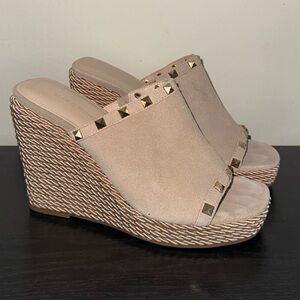 Marc Fisher Studded Wedge Slide Sandals Nude Beige Size 8 Leather Suede